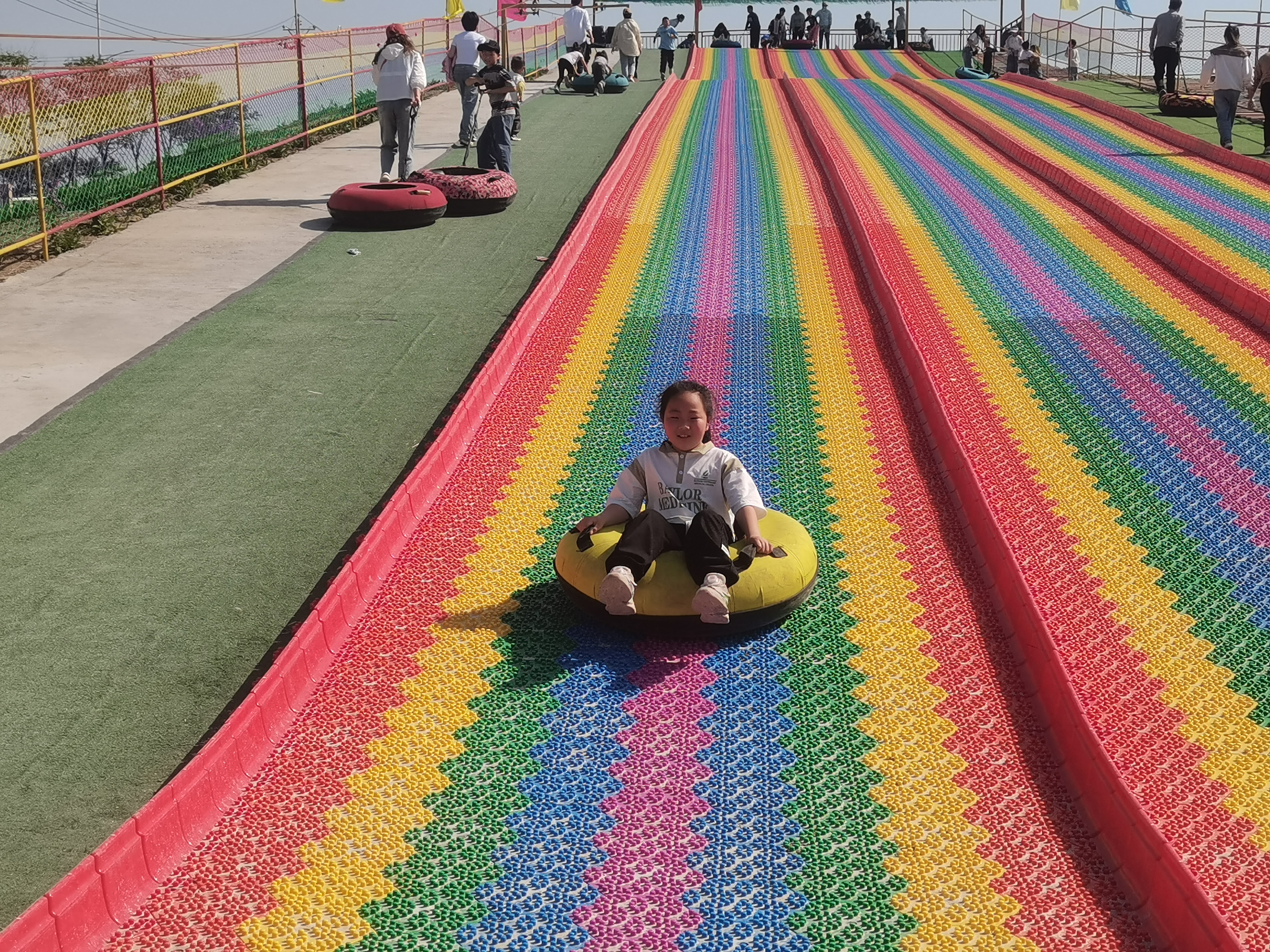 安阳樱花小镇:徜徉花海醉游客