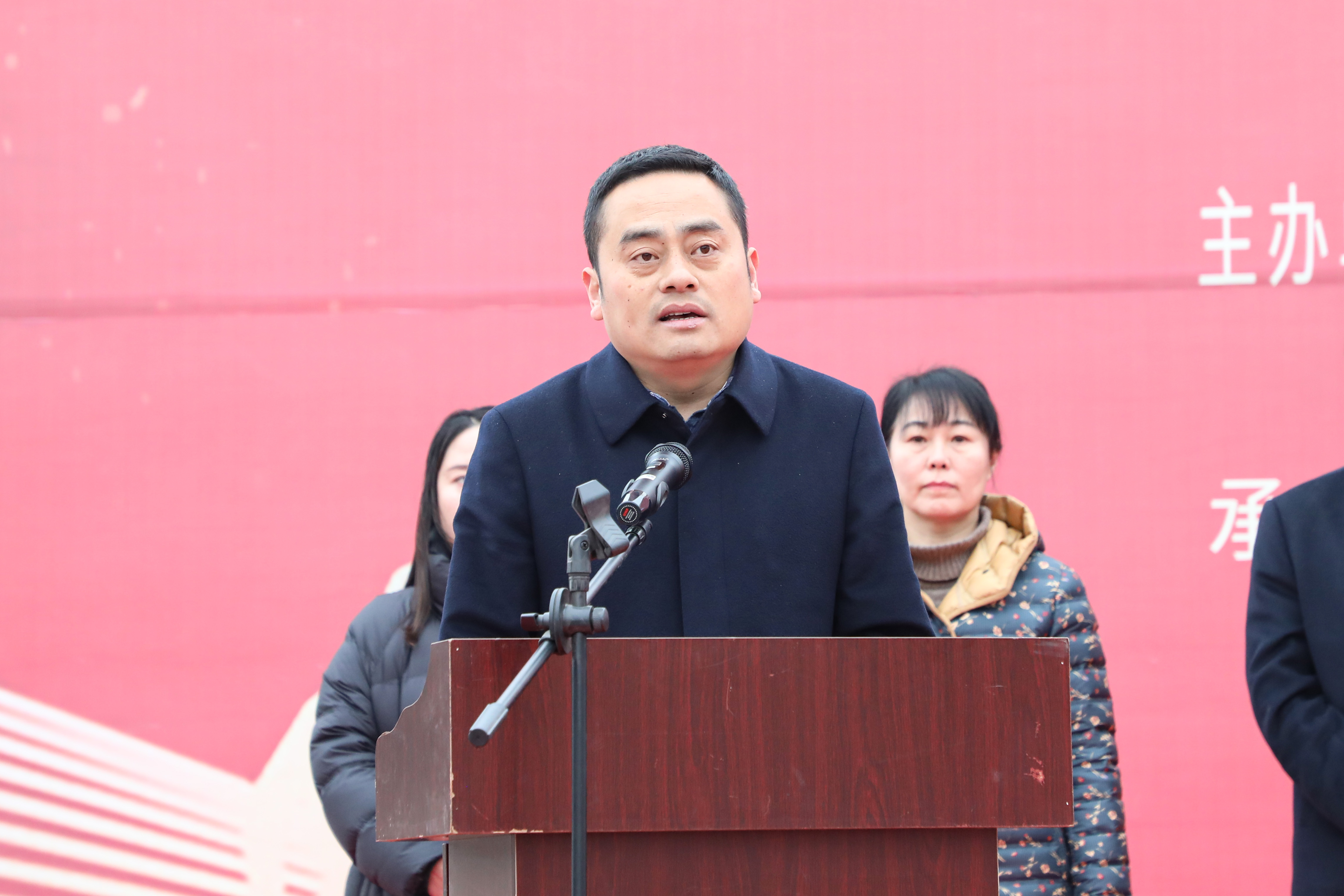 首页>泌阳县融媒体中心>正文>招聘会上,陈广平致辞并宣布2024年春风