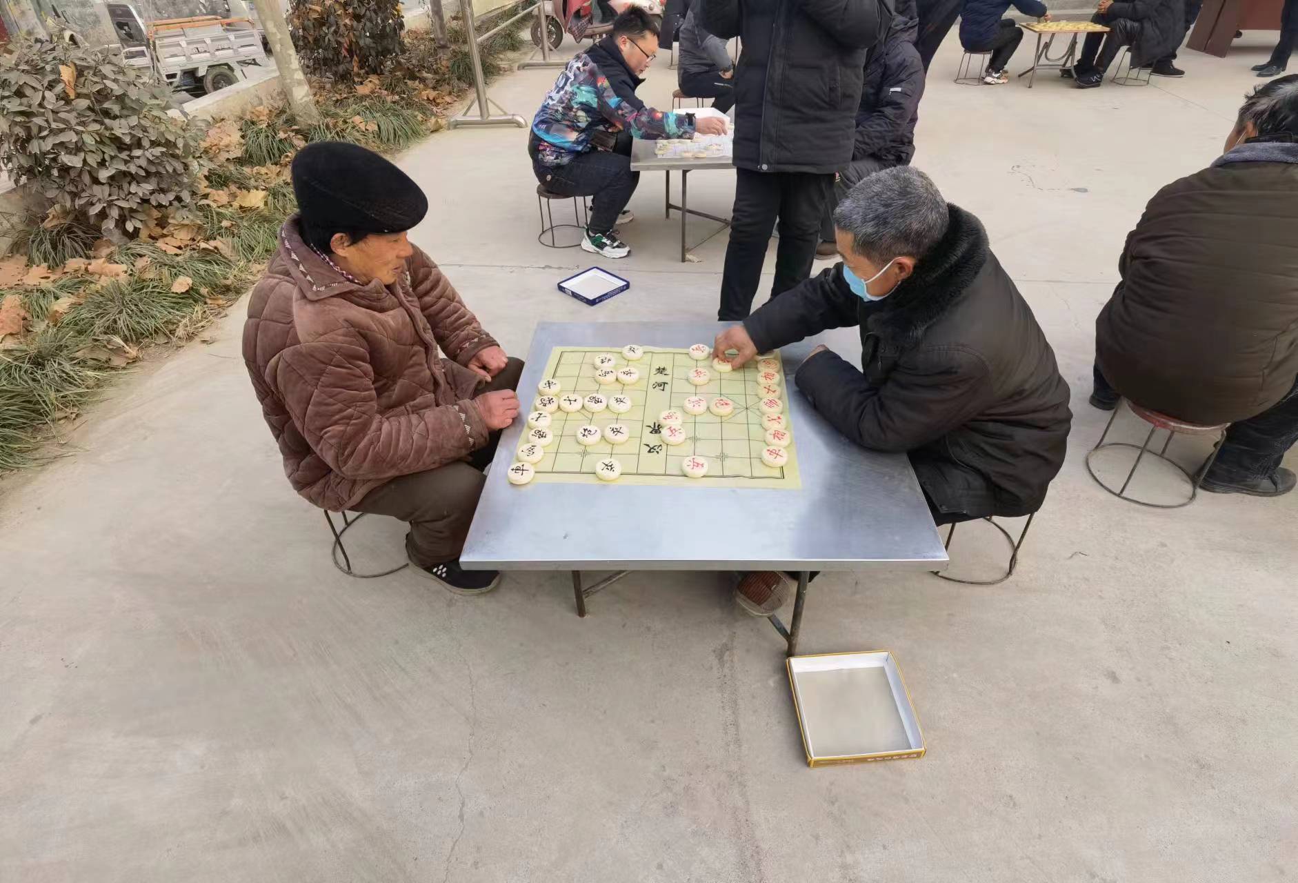 封丘县潘店镇乡村象棋比赛让村民乐在棋中