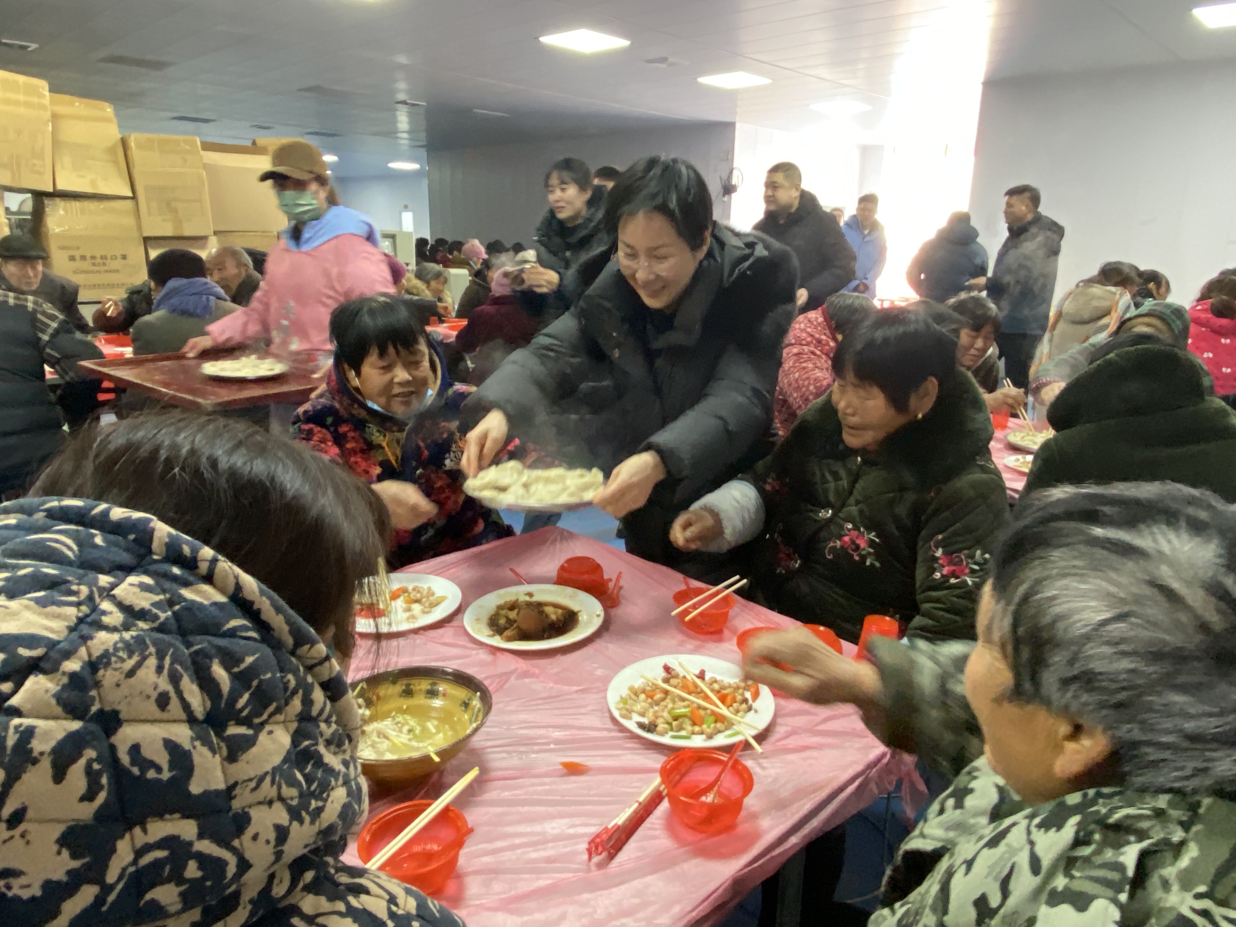封丘冯村乡冬至饺子宴情暖在心间