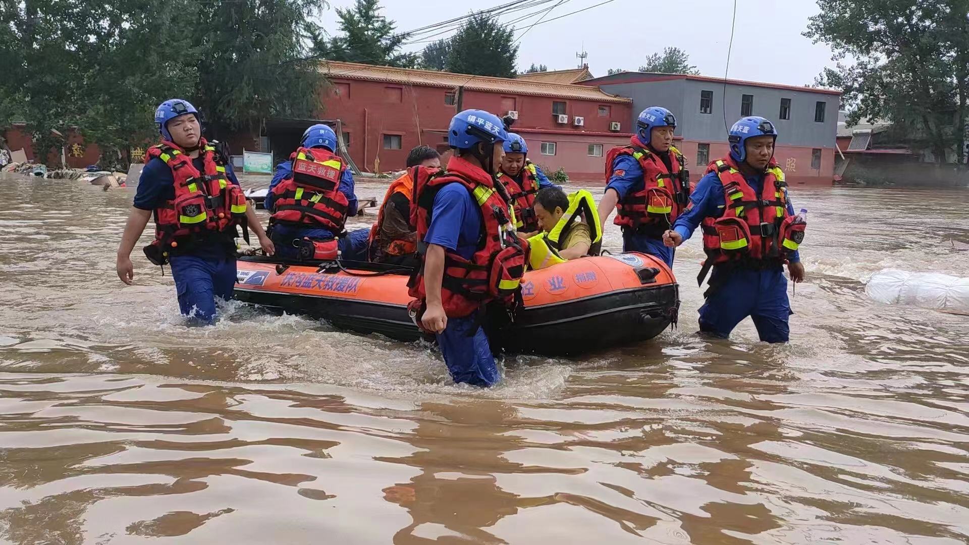 河南扶沟蓝天救援队: