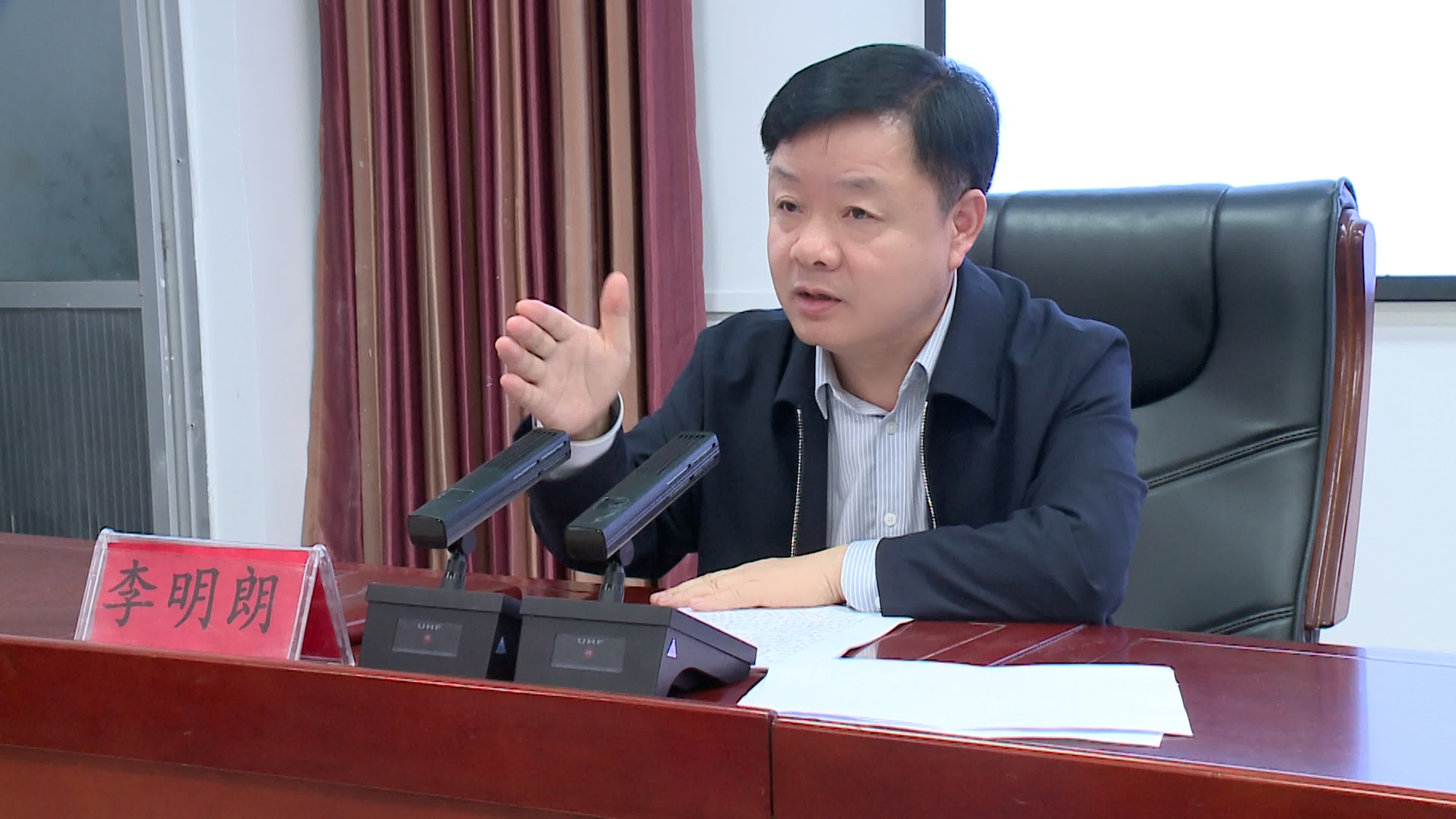 李明朗为党校秋季理论进修班学员上党课