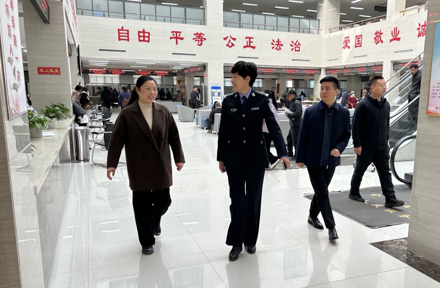 扶沟县政府副县长徐彩云到县政务大厅公安窗口调研