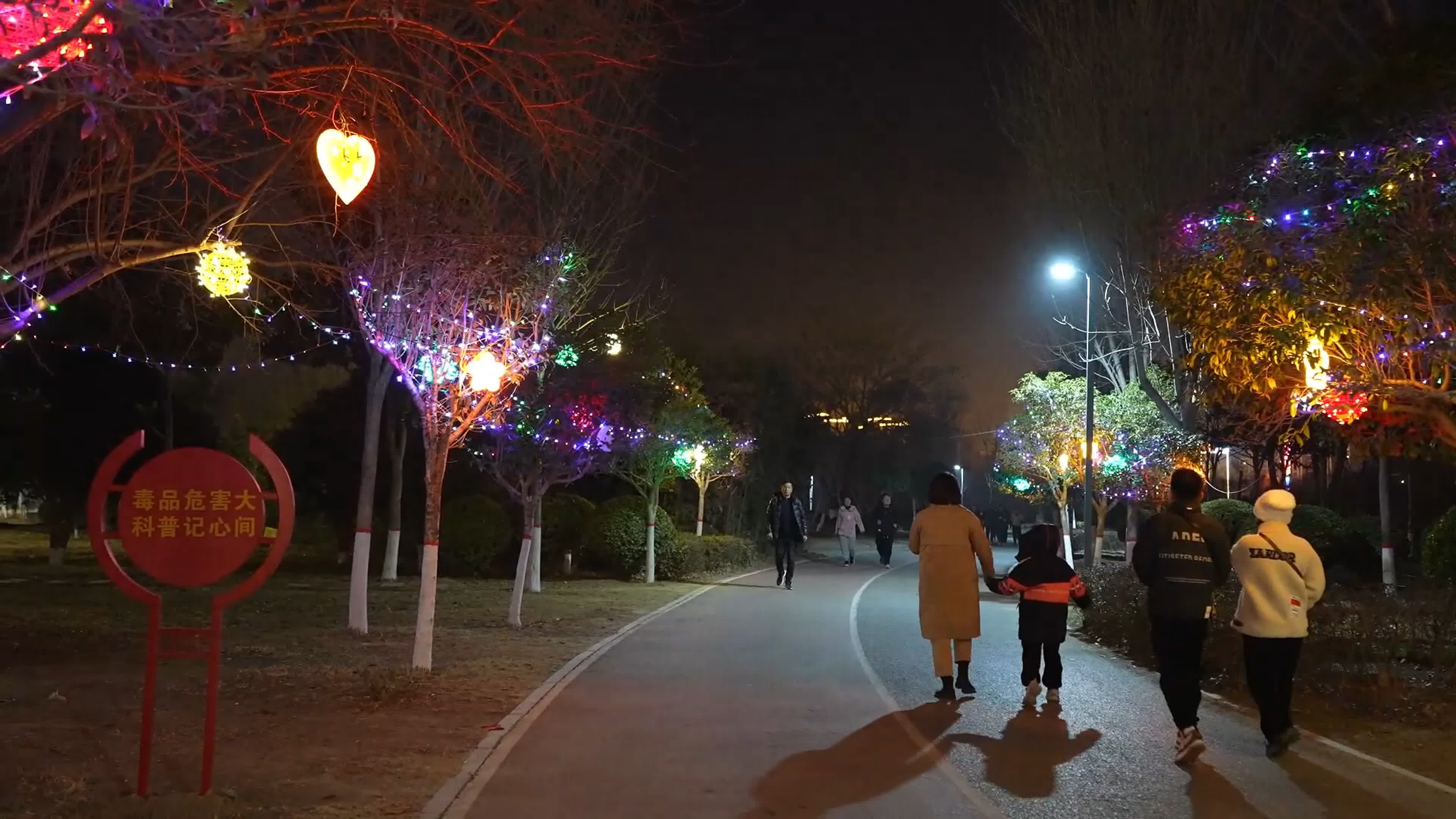 扶沟县城管局亮化工程溢华彩点点灯光暖人心