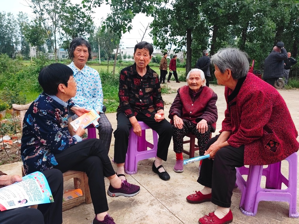 光山县北向店乡田间地头学农耕饺子宴上传文明
