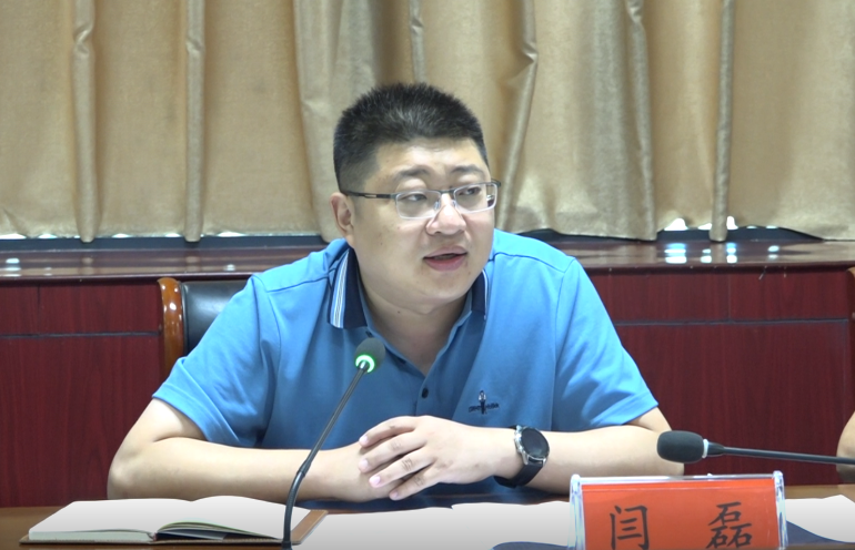 "直播活动座谈会,县委副书记王闻捷,县委常委,组织部长闫磊出席会议