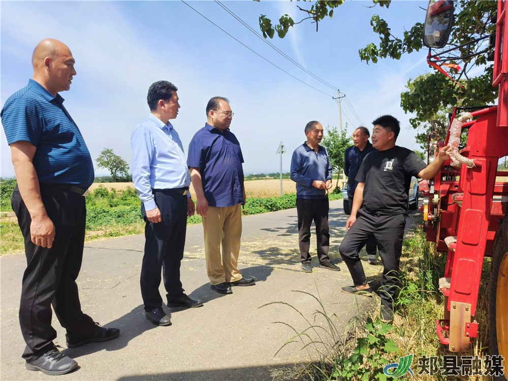 郏县领导李政杰调研三夏生产机收减损秸秆综合利用等工作