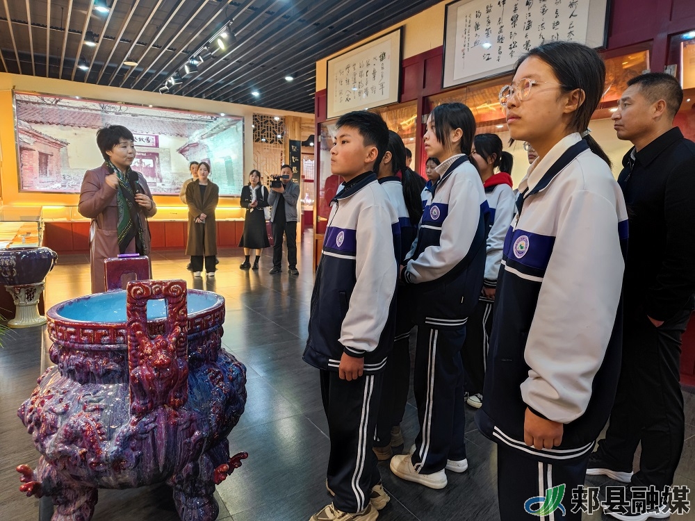 学校依托安良镇底蕴深厚的陶艺文化背景,实现教育创新