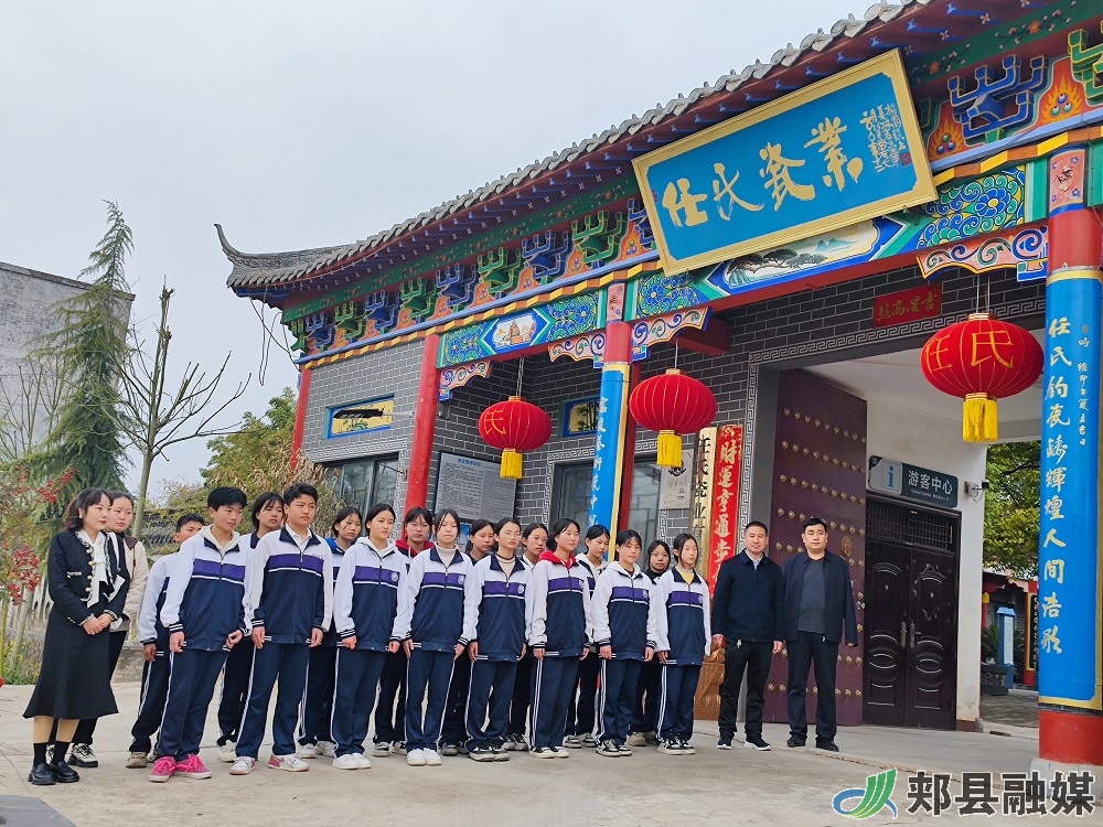 学校依托安良镇底蕴深厚的陶艺文化背景,实现教育创新的突破口和切入