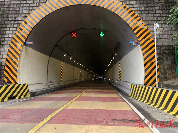 栾川县公路事业发展中心为老界岭隧道换新装