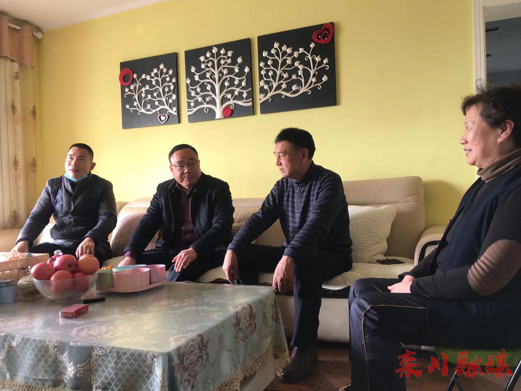 段看望退休干部4人.jpg