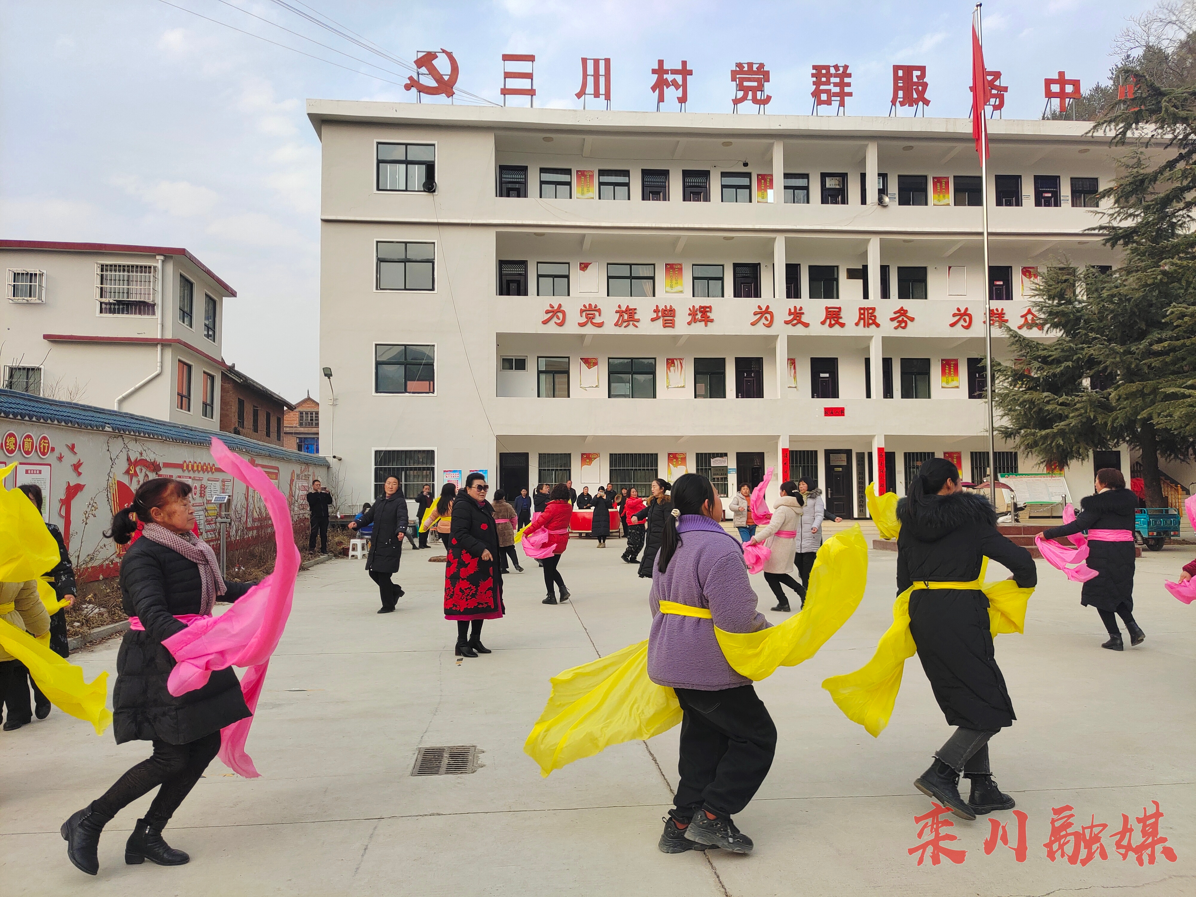 网络中国节元宵栾川县三川镇紧锣密鼓忙排练红红火火闹元宵