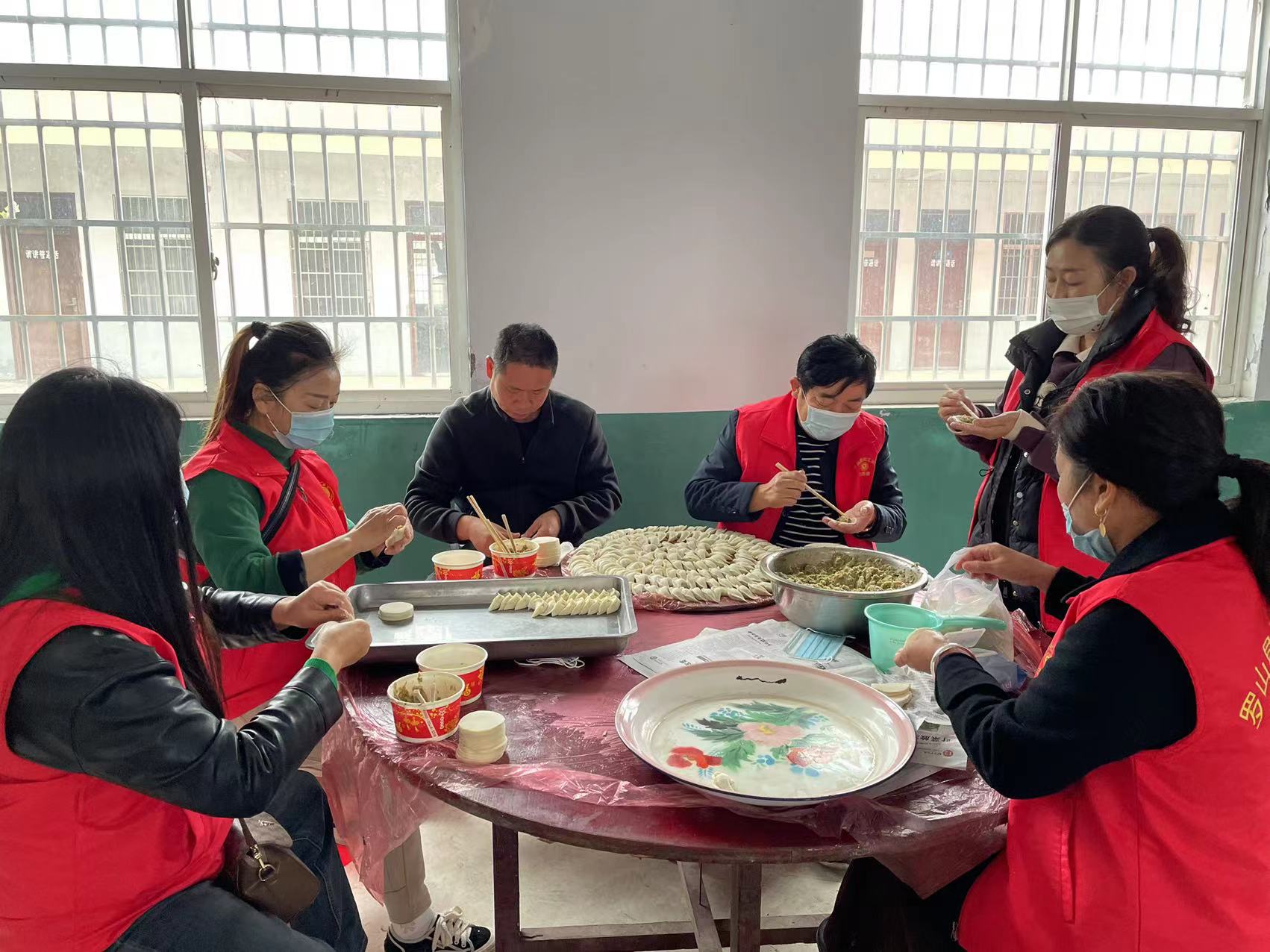 罗山县竹竿镇幸福饺子宴共享冬日情