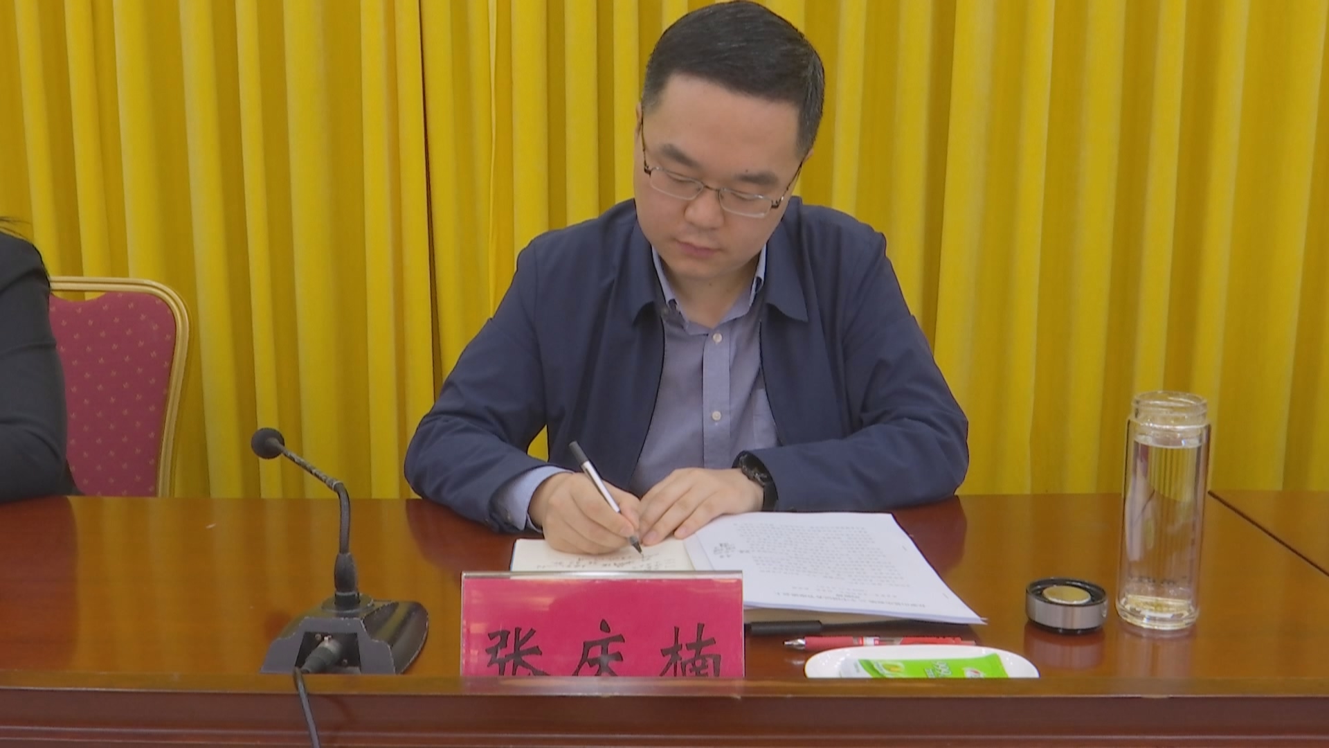 罗山县庆祝第25个中国记者节座谈会召开