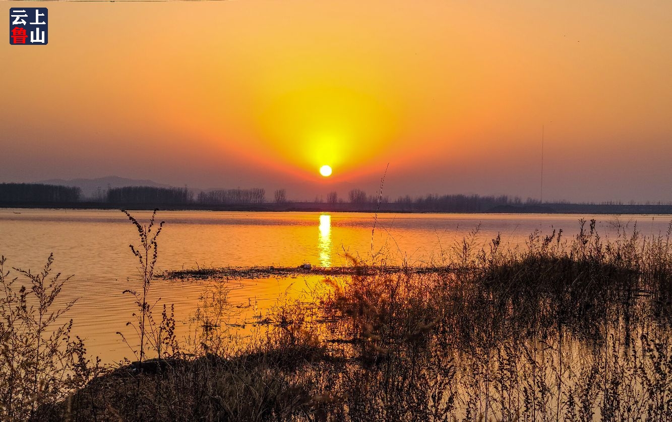 河南鲁山沙河余晖夜色成画