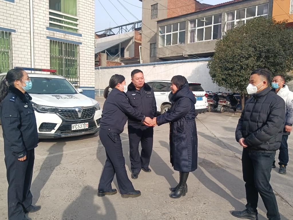 洛阳孟津区常袋镇慰问一线职工致以新春祝福