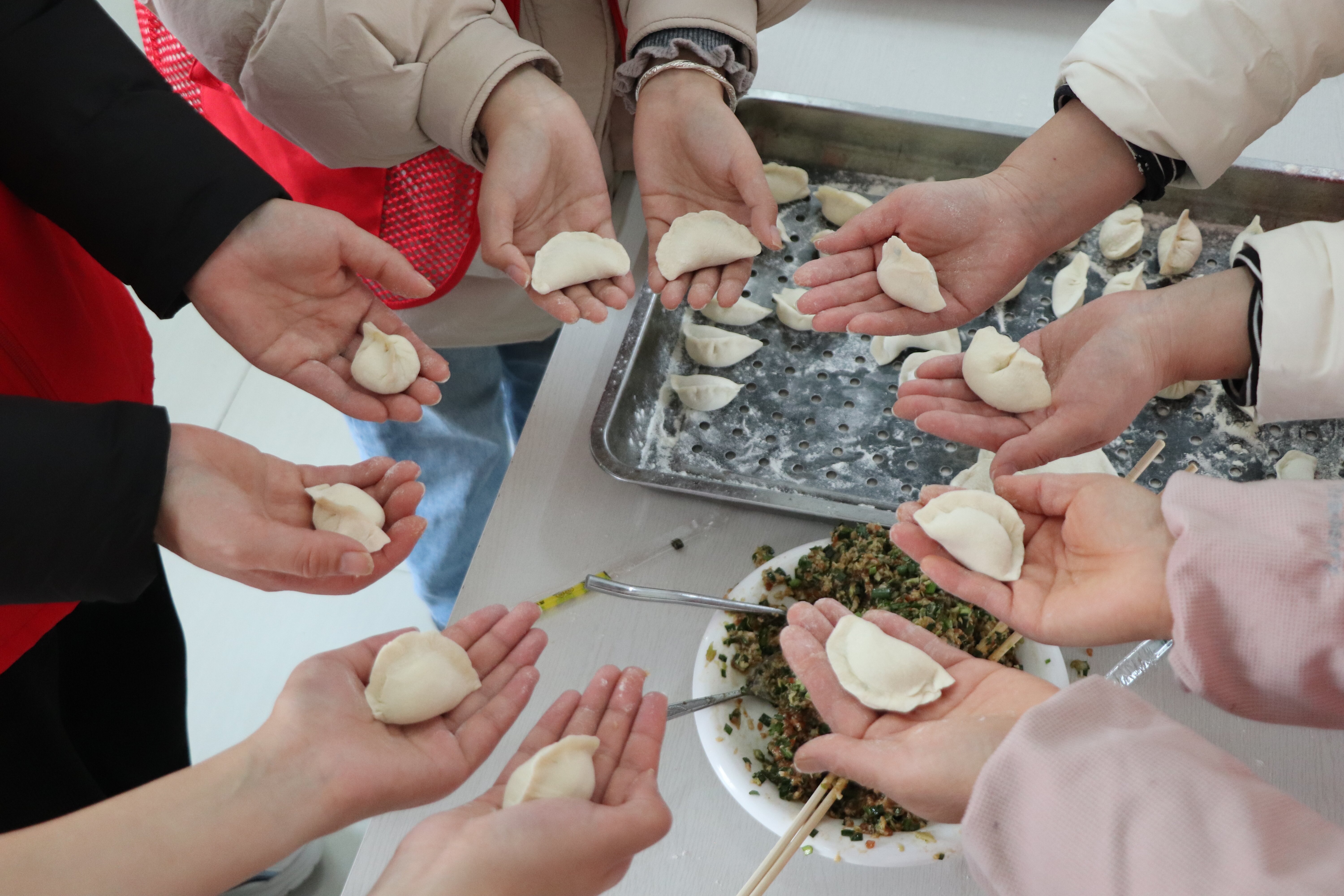 孟津区朝阳镇  迎冬至包饺子 话温情暖寒冬