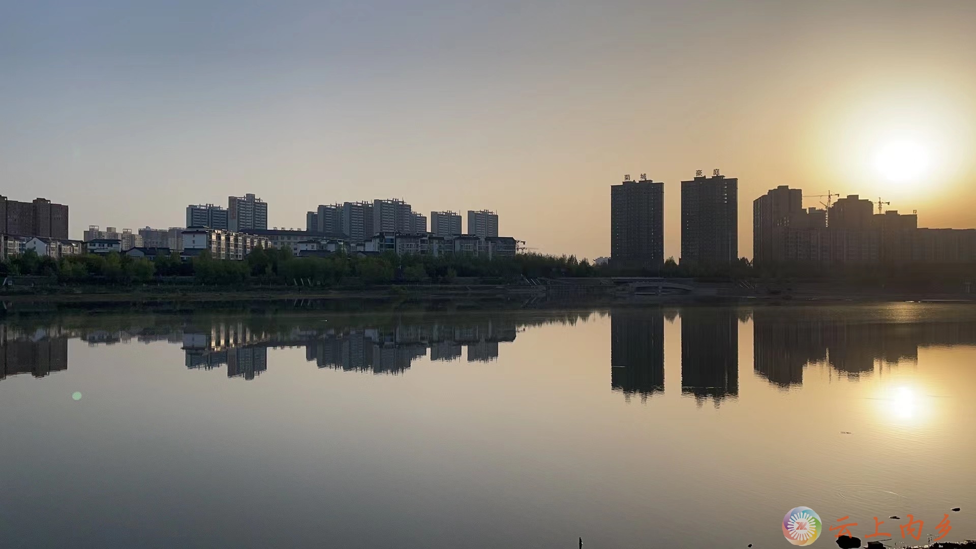 河南内乡湍河湿地颜值高天鹅作客不思归