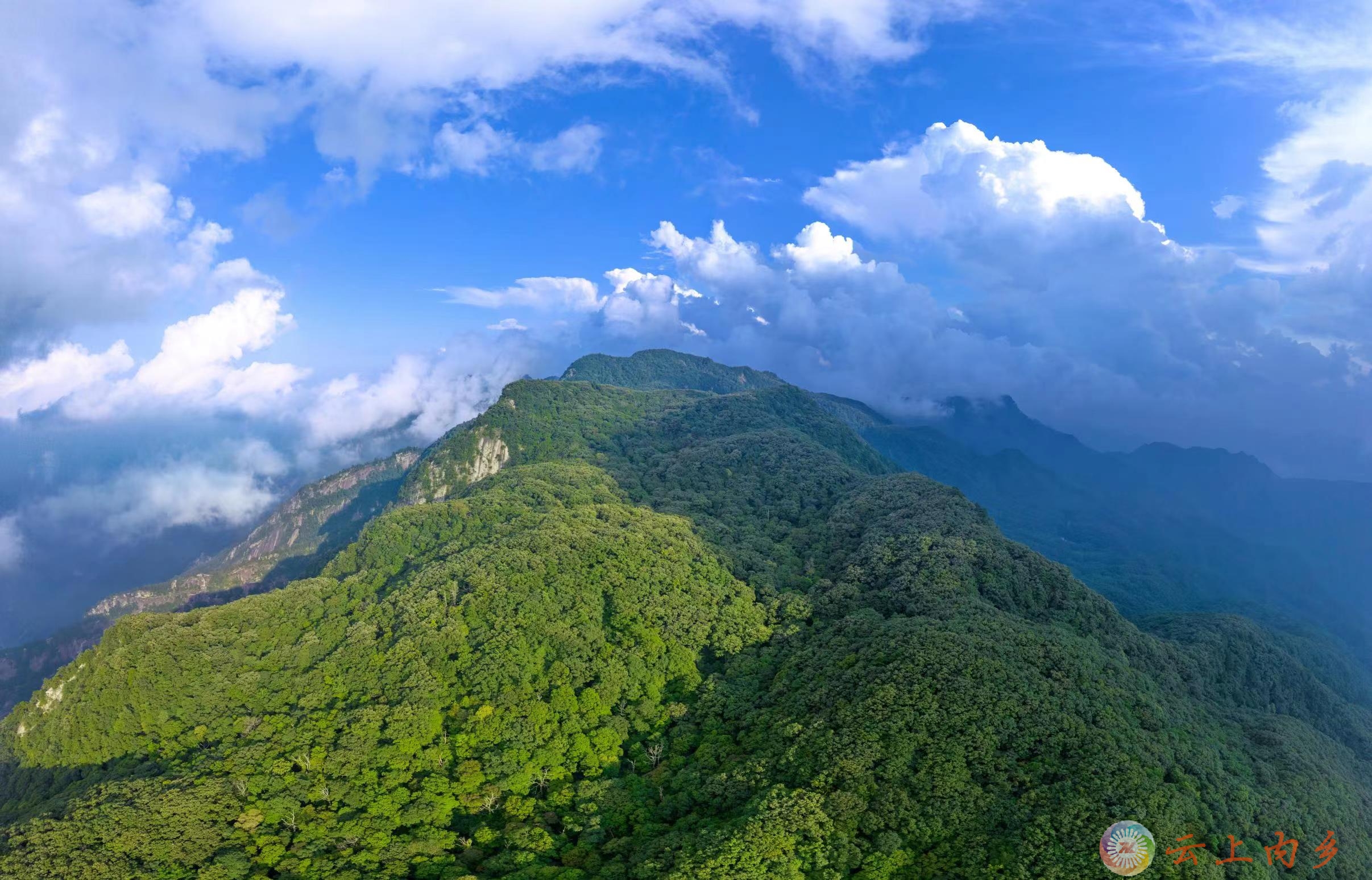 宝天曼风景区图片