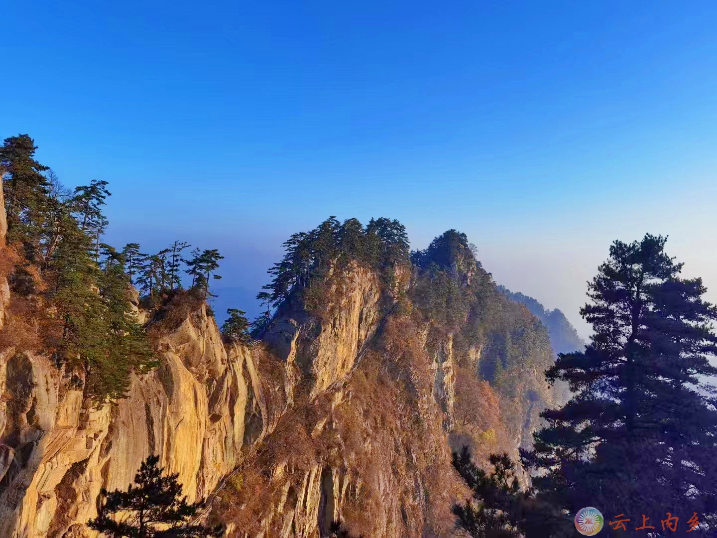 宝天曼风景区图片