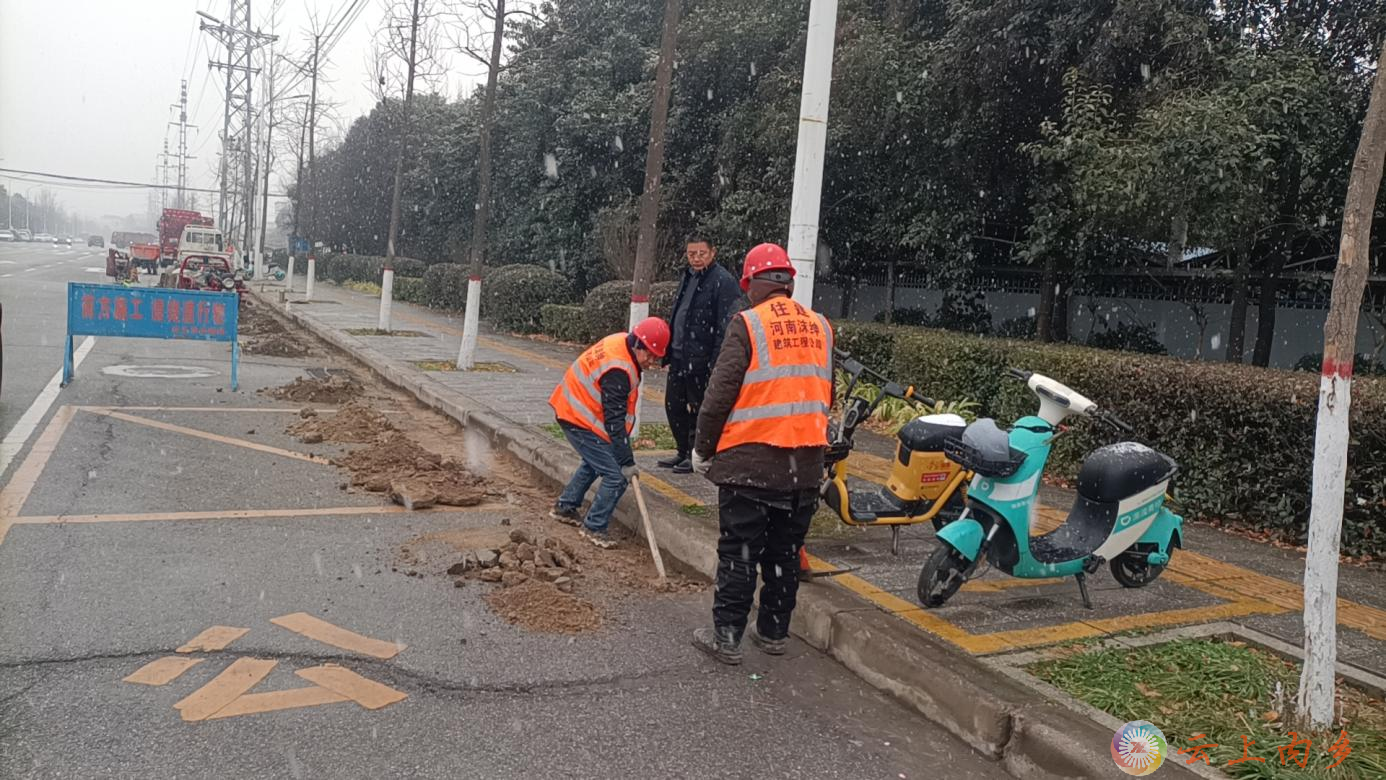 道路维修照片图片