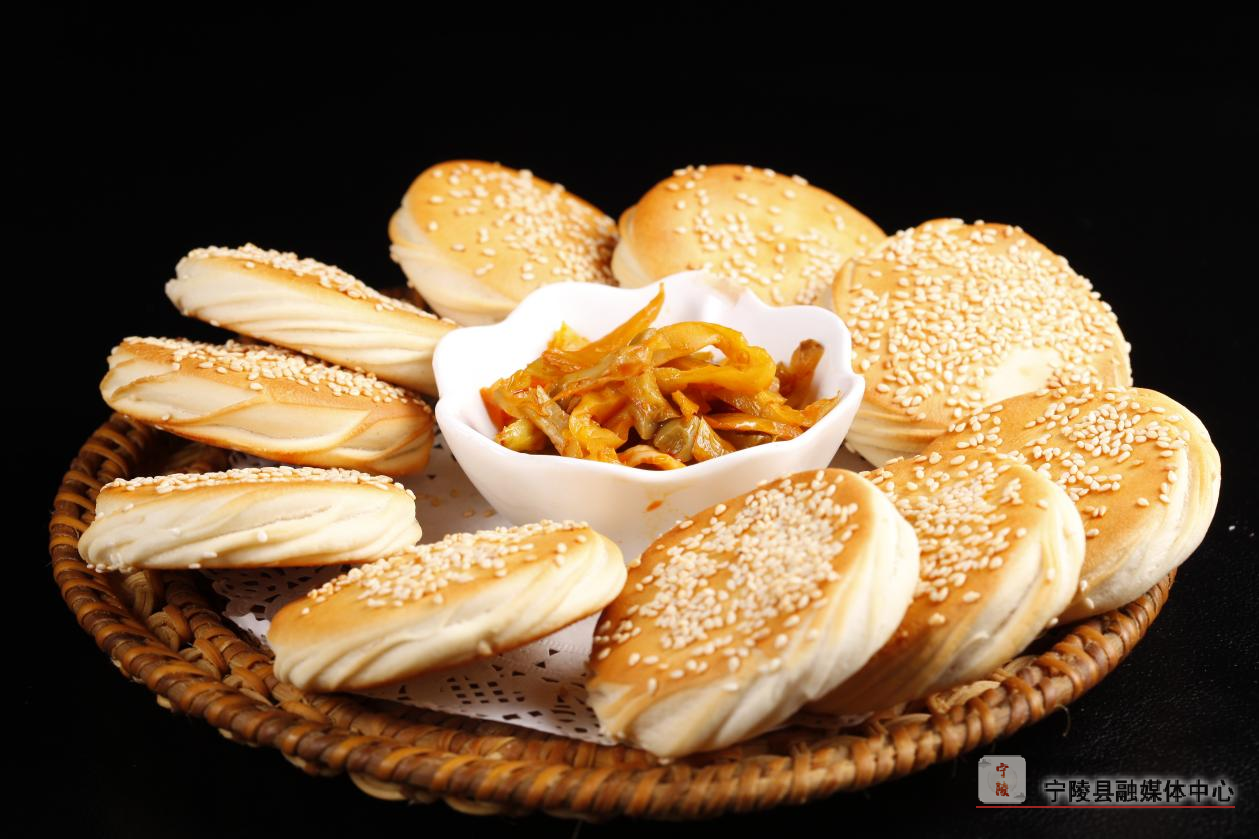 吃在宁陵吊炉烧饼烧饼夹肉越吃越有