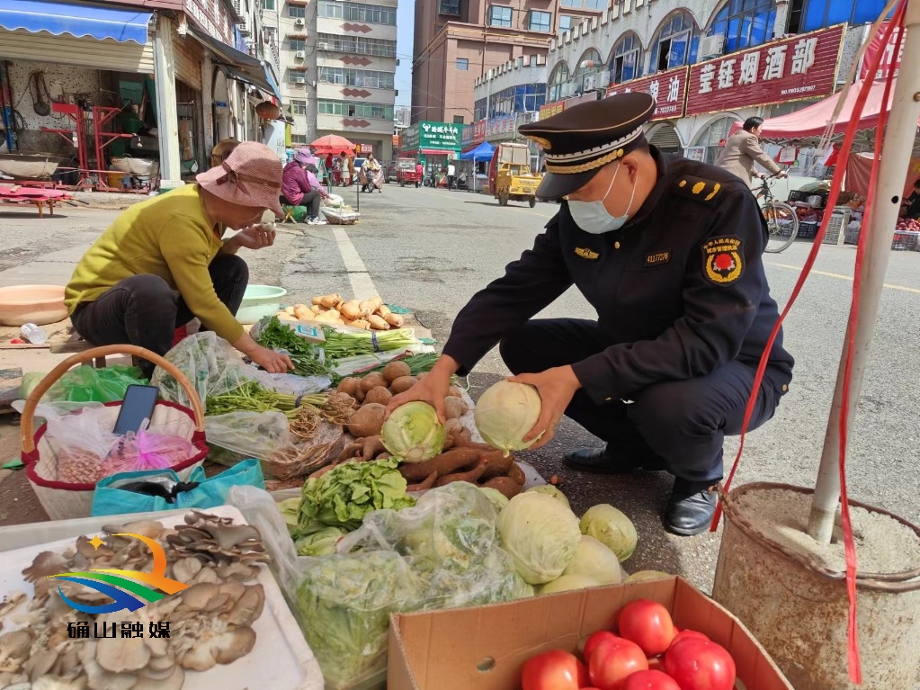 城管与小贩图片