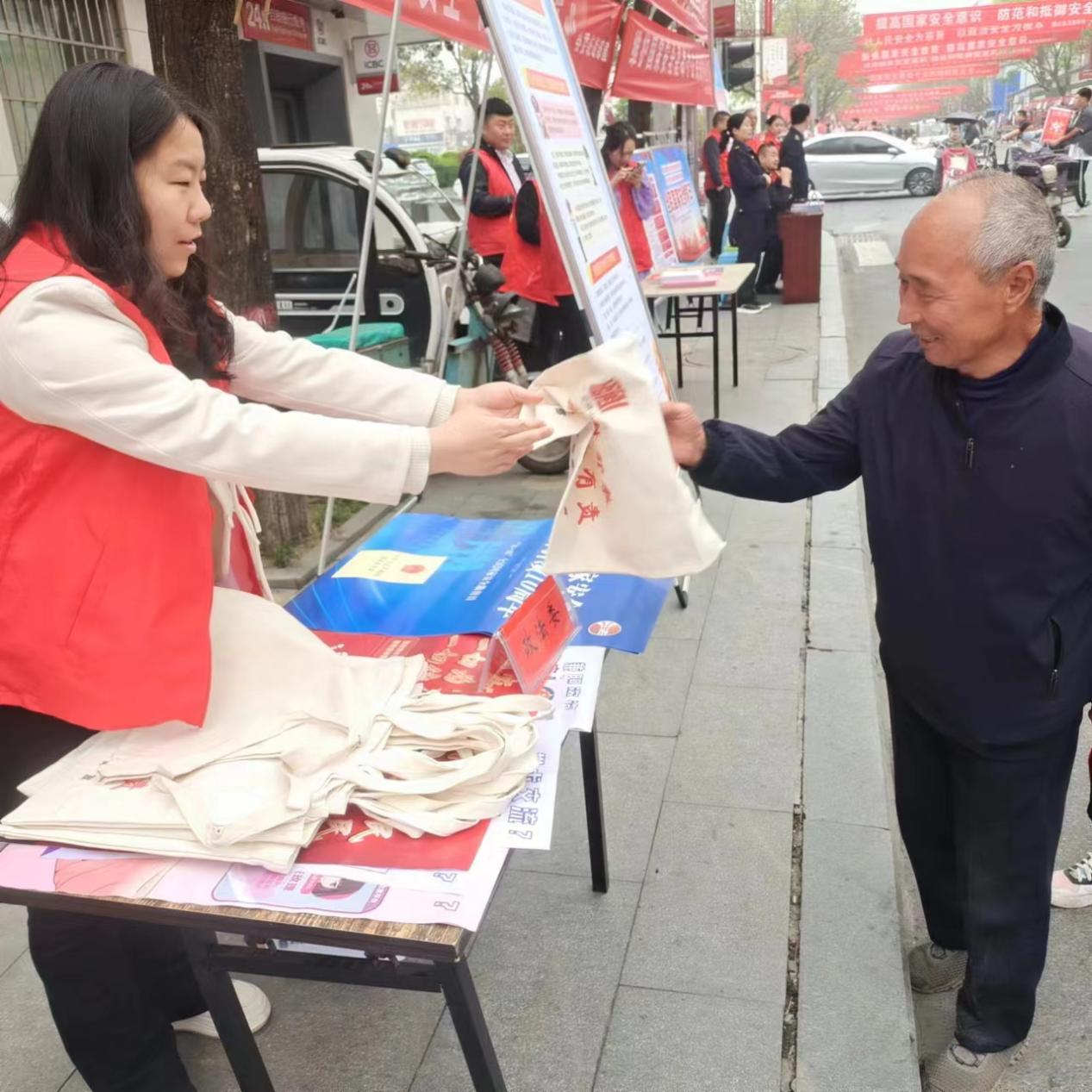 促使广大群众了解总体国家安全观的重大意义,筑牢了反渗透,反恐怖,反
