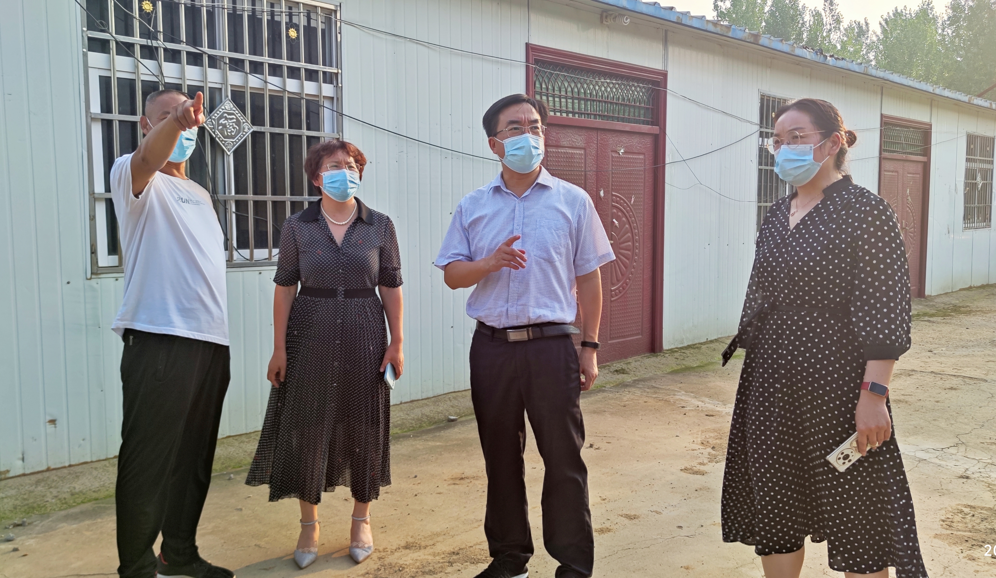 社旗县领导包海竣刘玉庚到苗店镇疫情防控卡点进行督导检查