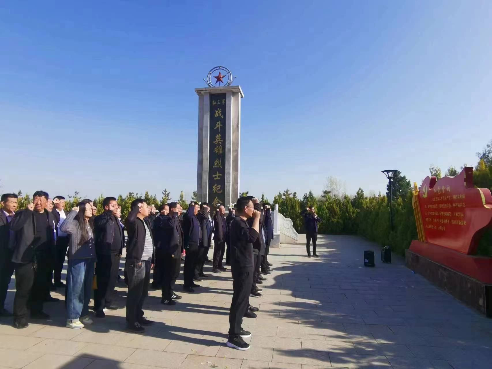 下洼镇:开展"缅怀革命先烈 弘扬爱国主义精神"祭扫活动-大象网