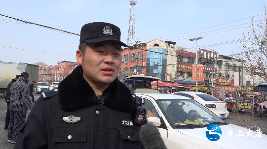 太康逊母口镇黄马甲上岗维护文明交通环境