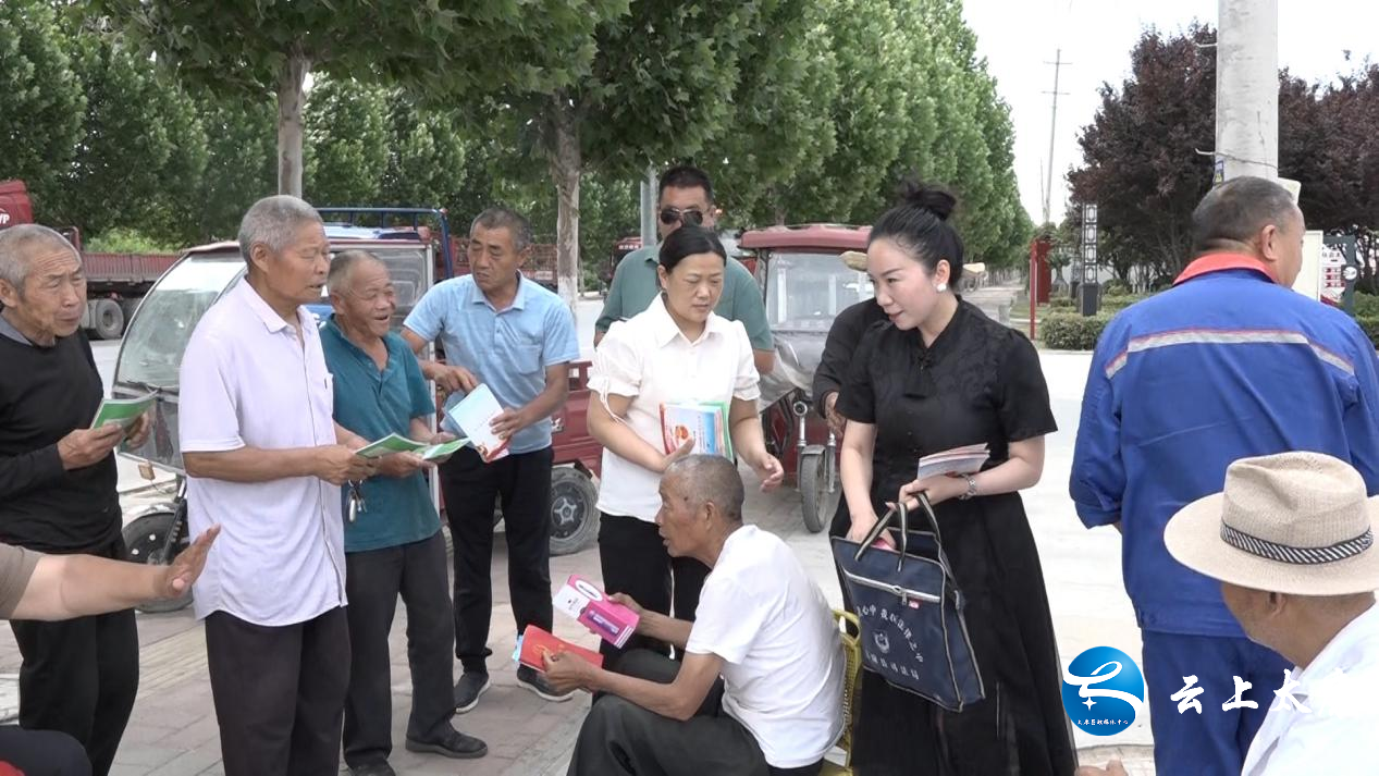 发放了《民法典》宣传册,用通俗易懂的语言,结合实例讲解了公民权利