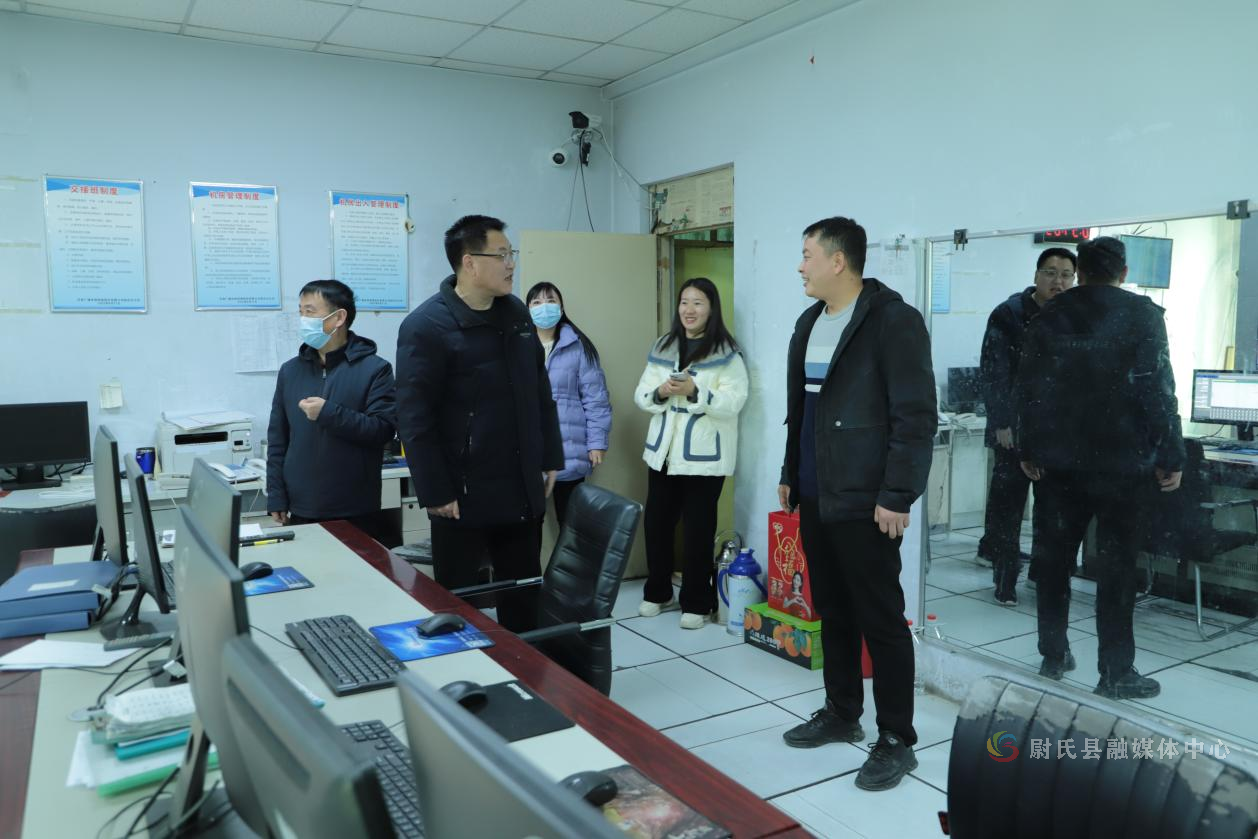 石德坤,吕昊等领导分别来到青霞广场,县人民医院,县公安局,县融媒体