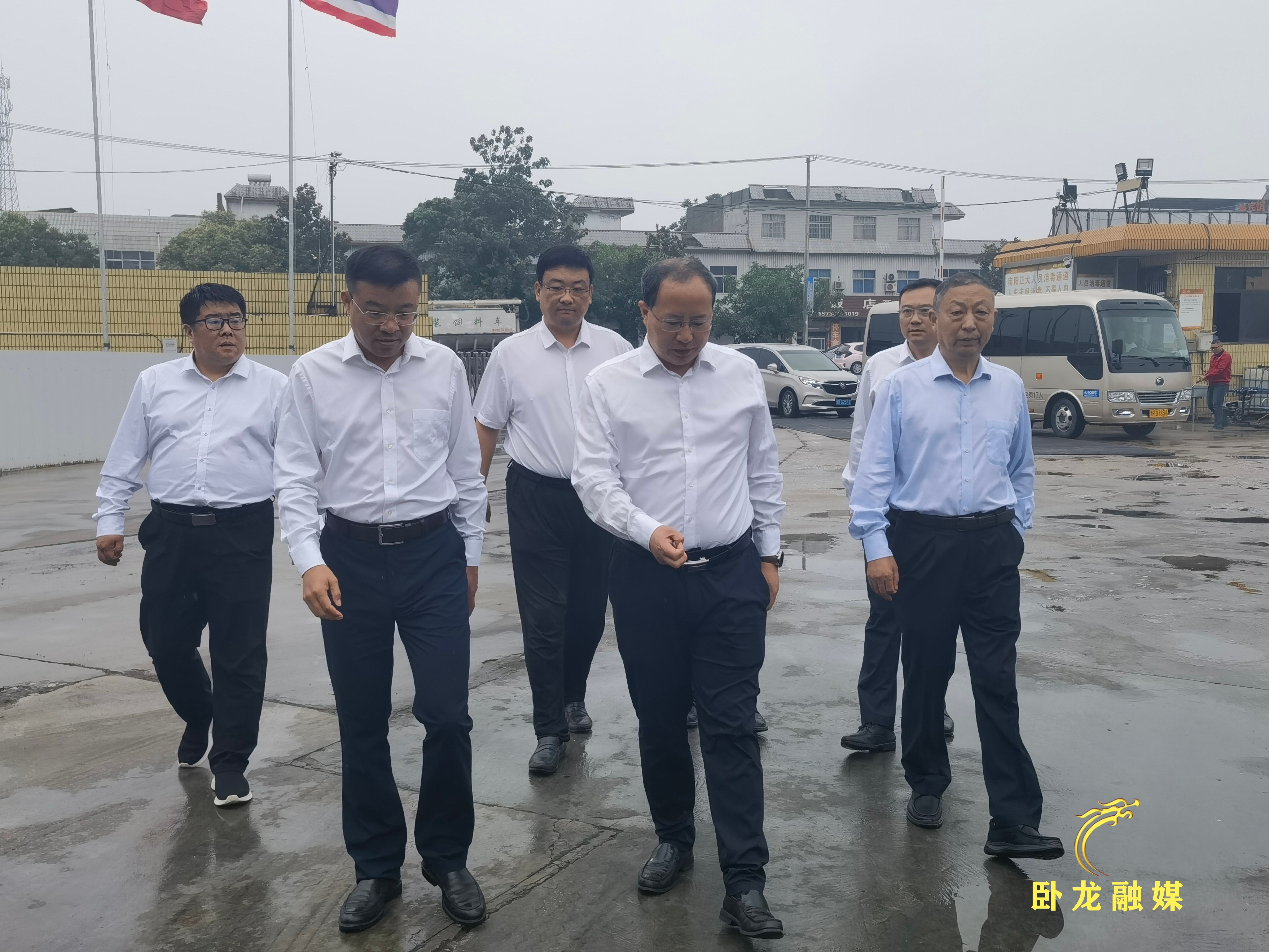 卧龙区委书记吕志刚区委副书记区长杜勇与正大集团资深副董事长谢毅