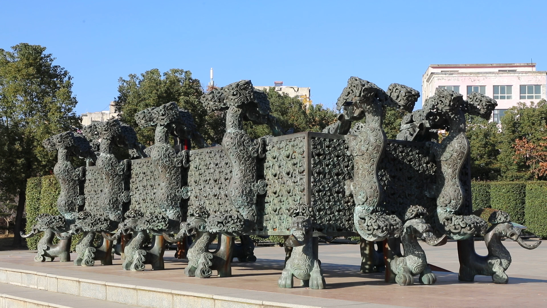 云纹铜禁2024年央视春晚吉祥物中的淅川元素