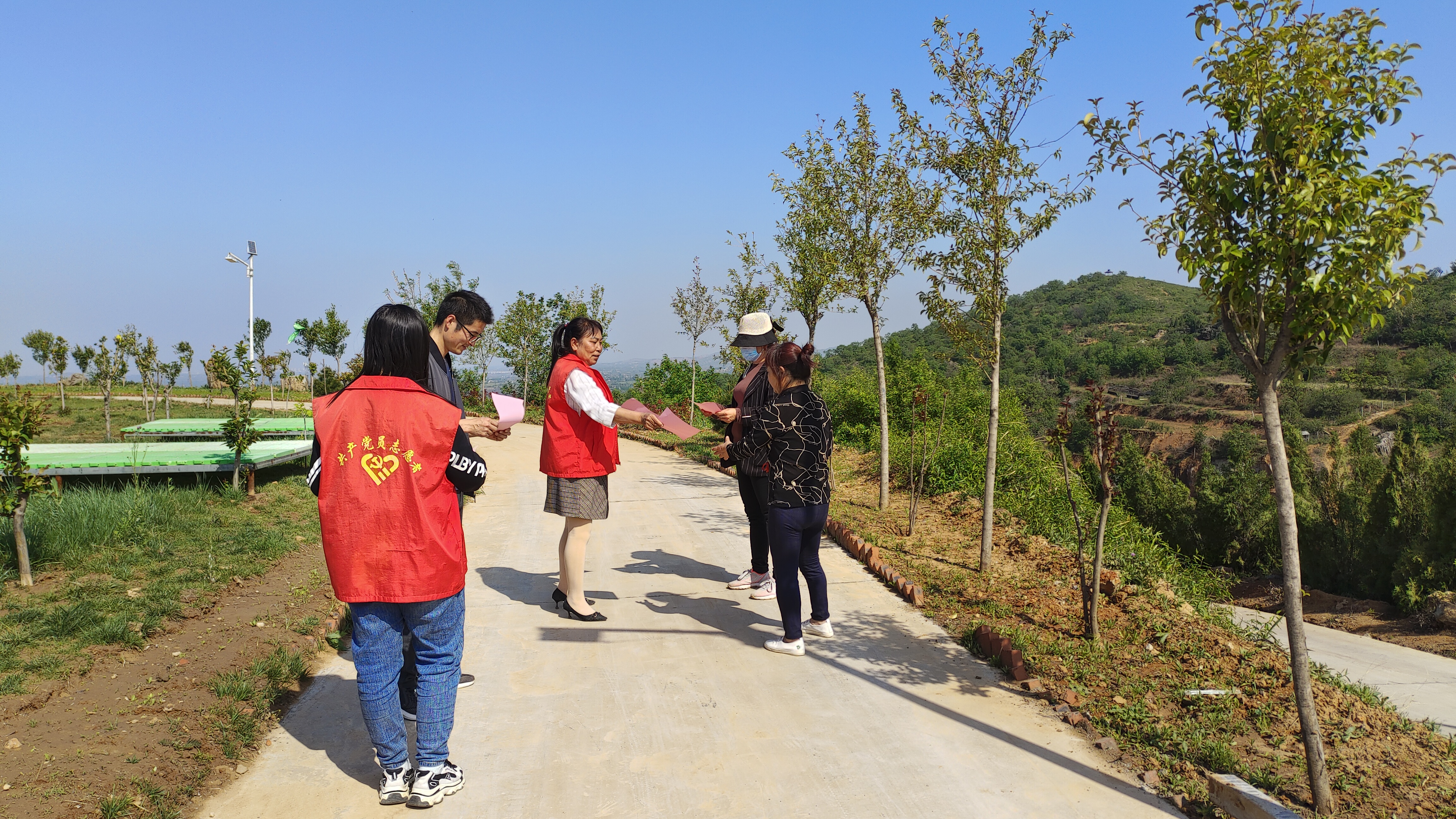 荥阳市刘河镇官顶村开展文明旅游宣传活动