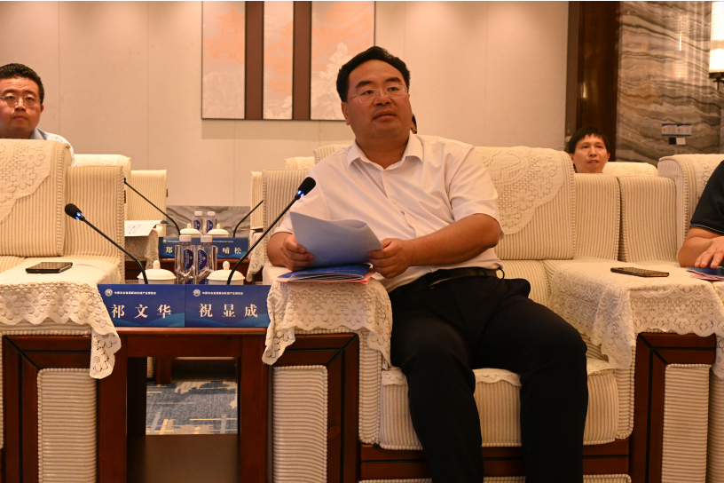 胡哺松,四川南联环资科技股份有限公司总经理曾伟作为客商代表发言