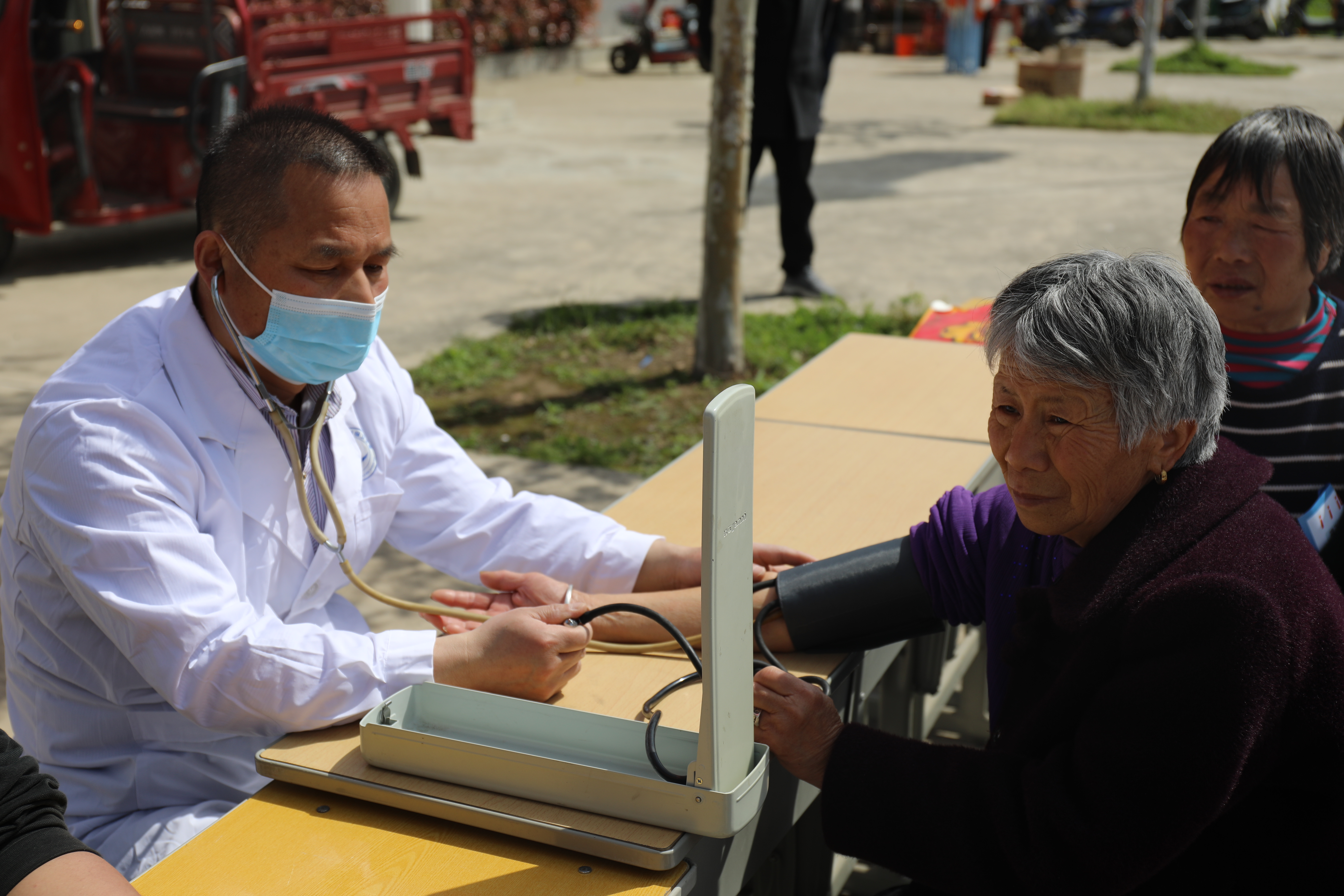 息县夏庄镇街东村开展孝善敬老饺子宴活动暨三星文明户表彰大会