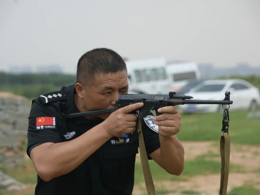 燃爆靶场偃师公安分局巡特警大队组织开展实弹射击训练