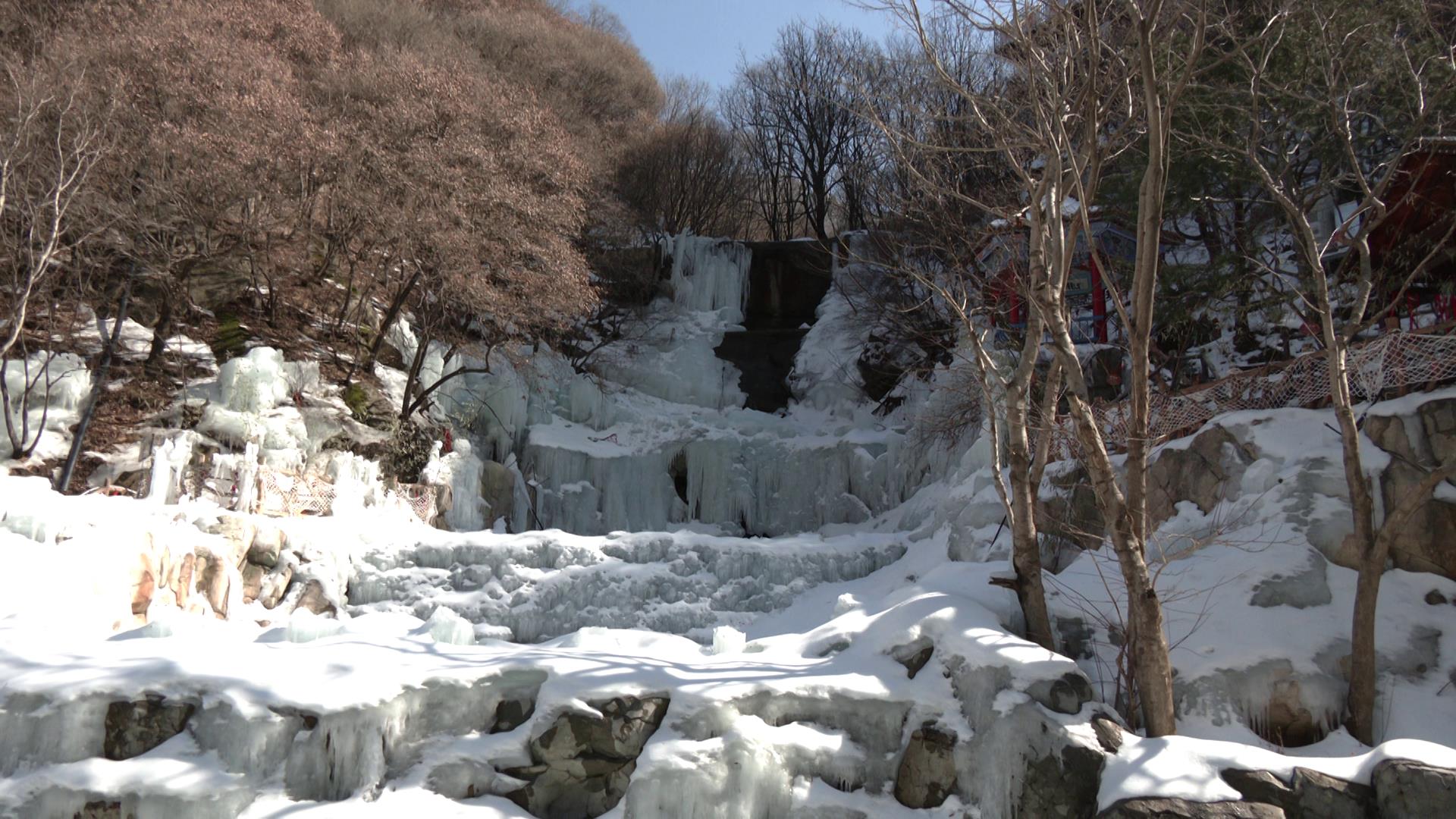 宜阳县花果山冰挂奇观惹人醉