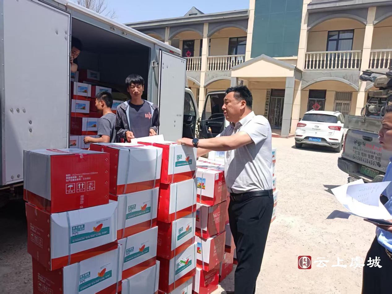 张集镇：“一喷三防”助推小麦稳产增收3.jpg