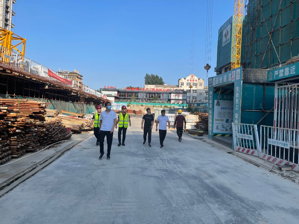 中牟县青年路街道加大建筑工地检查力度确保扬尘治理见成效