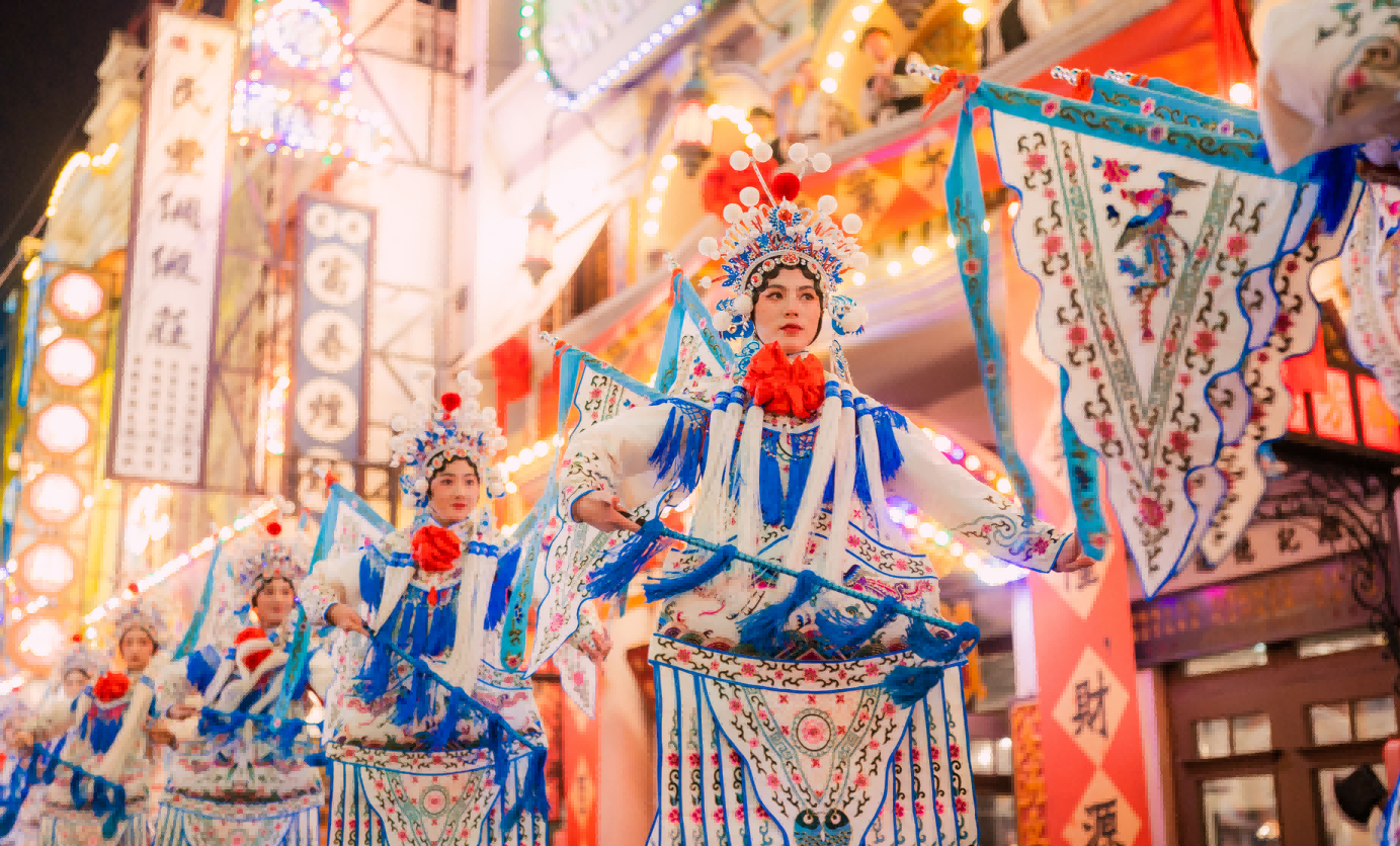 开启观剧之旅建业电影小镇与只有河南千余场演出迎双节