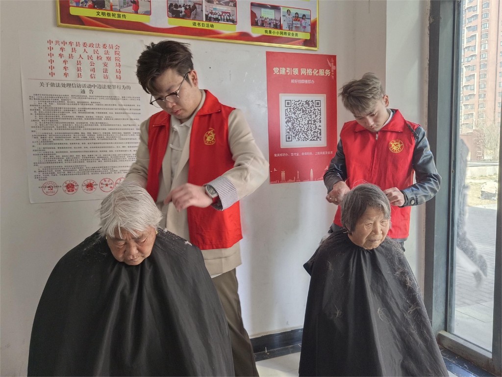 贴心服务暖民心 爱心义剪换新颜-大象网